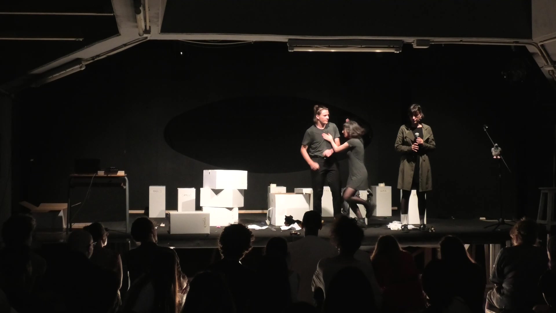 Resterò per sempre nella foto di uno sconosciuto  - Fondamenta zero 