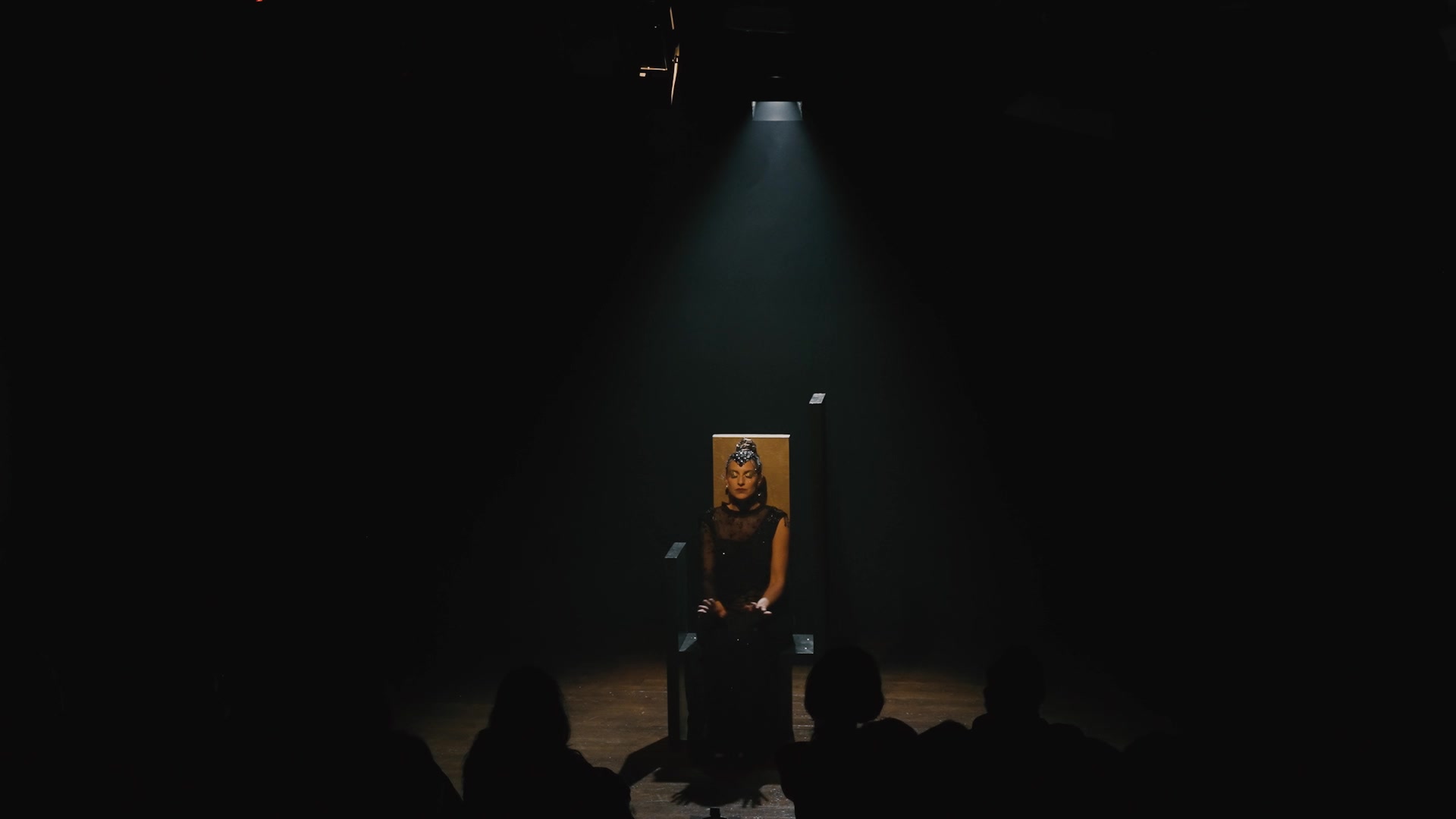 Lady Macbeth - God save the Queen - Anomalia Teatro